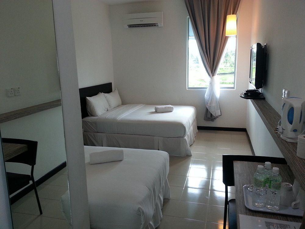 Riverra Inn Langkawi Куах Экстерьер фото