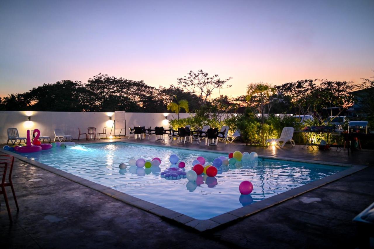 Riverra Inn Langkawi Куах Экстерьер фото